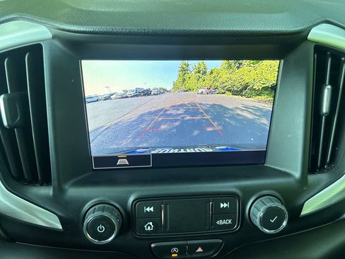 Used 2022 GMC Terrain SLE w/ Driver Convenience Package FWD image 24