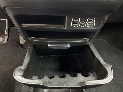 Used 2025 Chrysler Pacifica Select FWD image 26