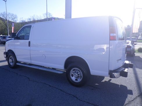 Used 2024 Chevrolet Express 2500 w/ Driver Convenience Package image 4