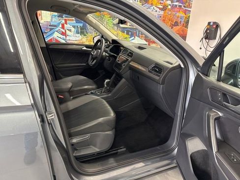 Used 2024 Volkswagen Tiguan SE image 52