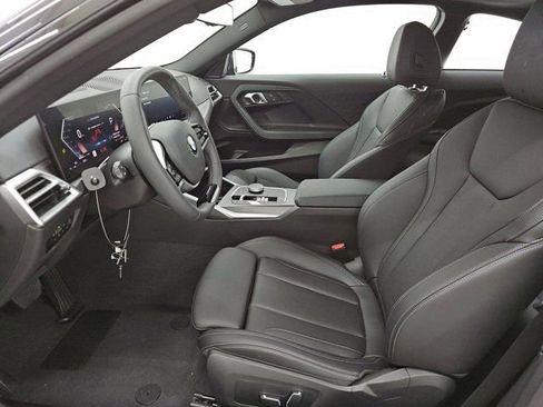 Used 2025 BMW 230i Coupe RWD image 3