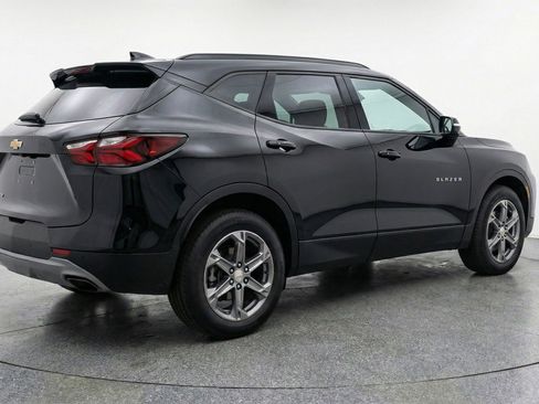 Used 2025 Chevrolet Blazer LT image 9
