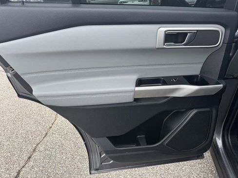 Used 2022 Ford Explorer XLT w/ Equipment Group 202A image 22