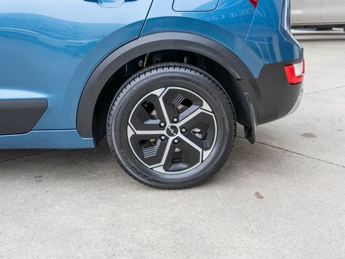 Certified 2025 Kia Niro EX image 29