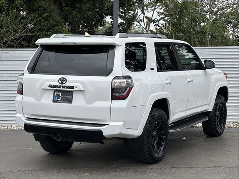 Used 2017 Toyota 4Runner SR5 Premium AWD/4WD image 10