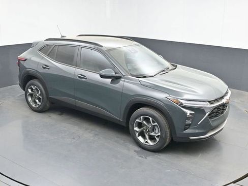 New 2026 Chevrolet Trax LT FWD image 1