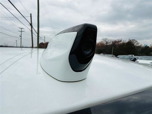 Used 2020 Jaguar XE S image 11