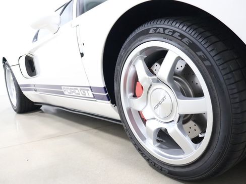 Used 2005 Ford GT image 15