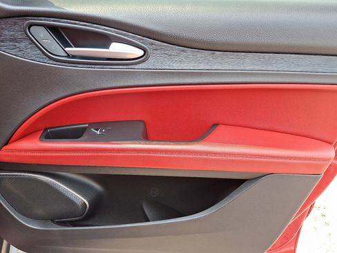 Used 2020 Alfa Romeo Stelvio image 10