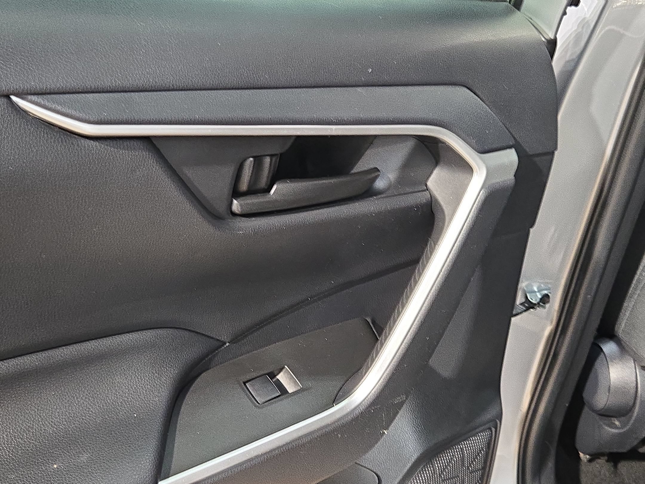 Used 2020 Toyota RAV4 LE FWD image 33
