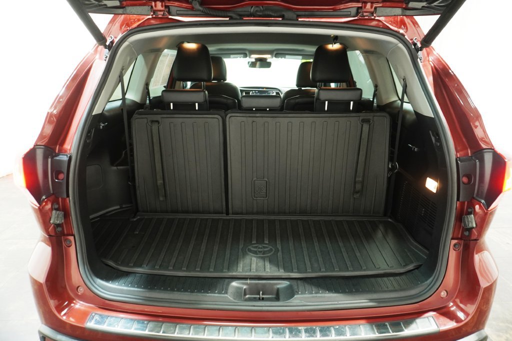 Used 2019 Toyota Highlander SE AWD/4WD image 7