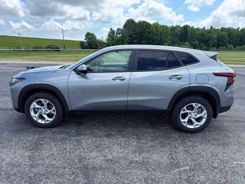Used 2024 Chevrolet Trax LS w/ LS Convenience Package FWD image 20