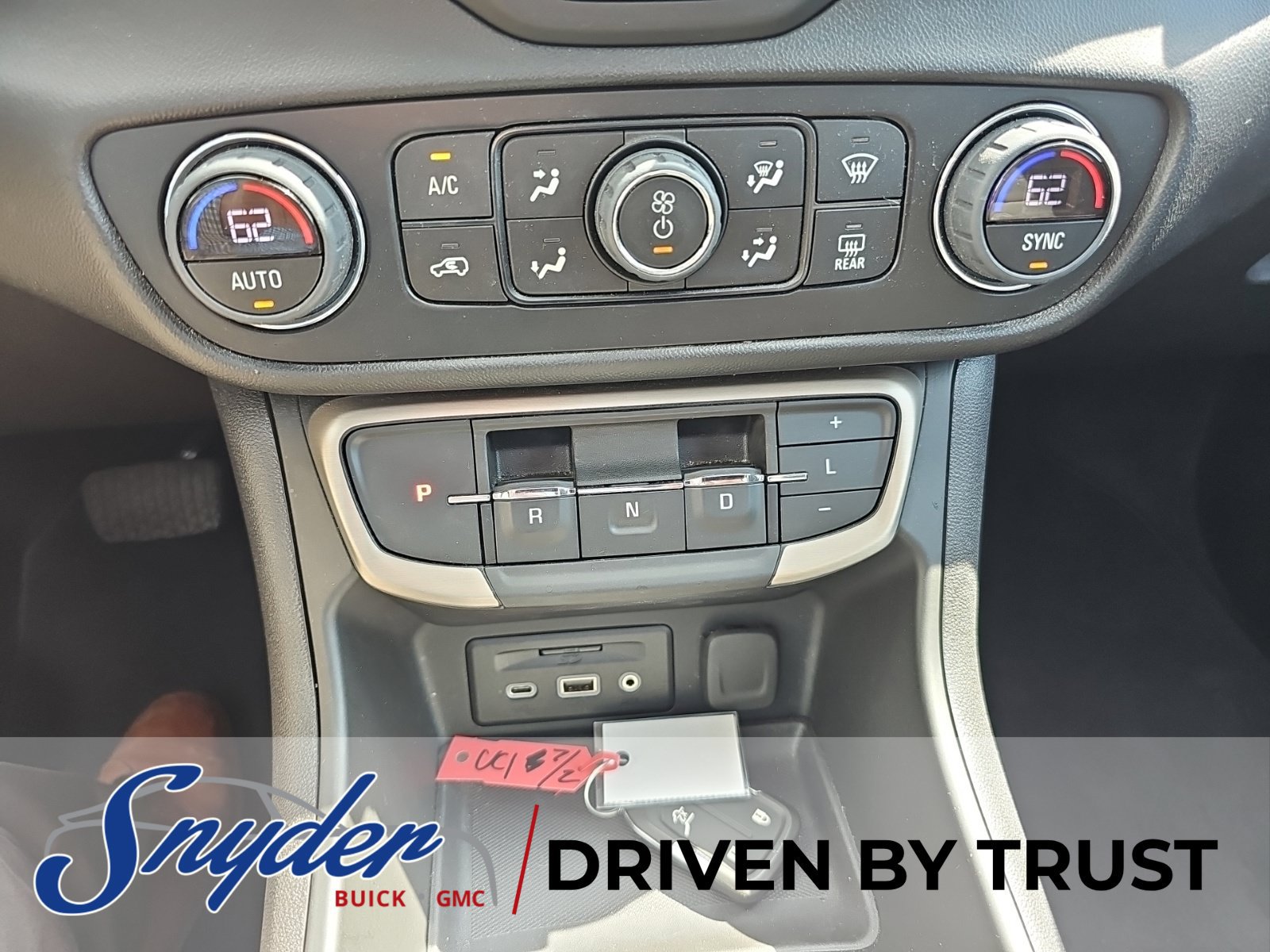 Used 2024 GMC Terrain Denali w/ Denali Premium Package AWD/4WD image 19