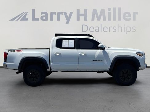 Used 2018 Toyota Tacoma TRD Off-Road AWD/4WD image 6