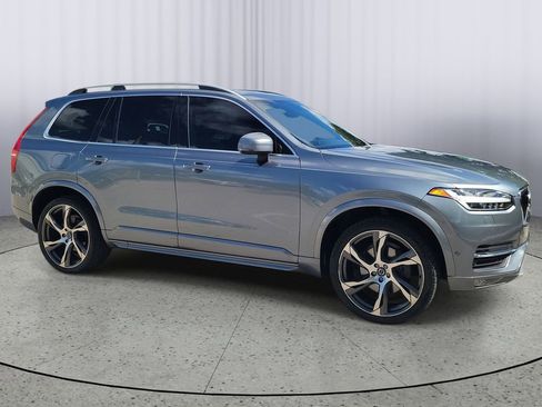 Used 2018 Volvo XC90 T5 Momentum w/ Convenience Package FWD image 2