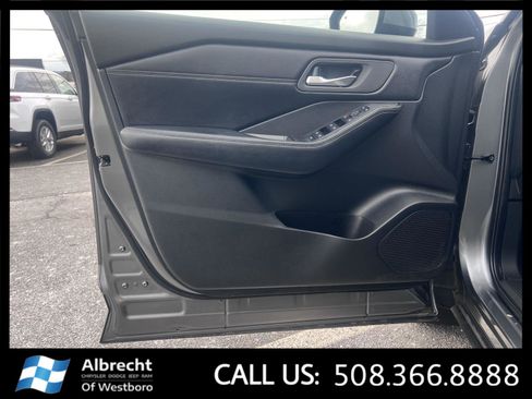 Used 2024 Nissan Rogue SV w/ SV Premium Package image 11