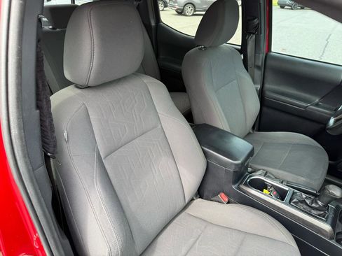 Used 2019 Toyota Tacoma TRD Sport w/ Technology Package RWD image 21