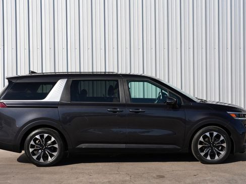 Used 2024 Kia Carnival EX image 50