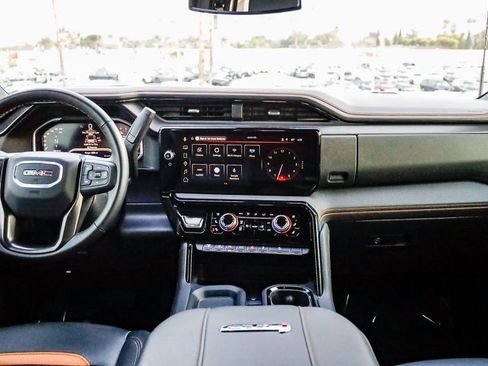 Used 2025 GMC Sierra 2500 AT4 image 15