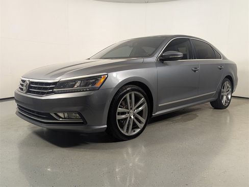 Used 2018 Volkswagen Passat 2.0T SEL Premium image 3