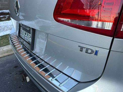 Used 2016 Volkswagen Touareg Sport image 36