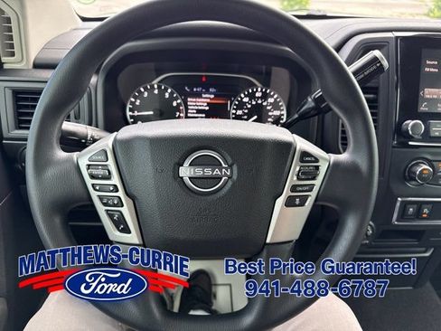 Used 2023 Nissan Titan SV AWD/4WD image 18