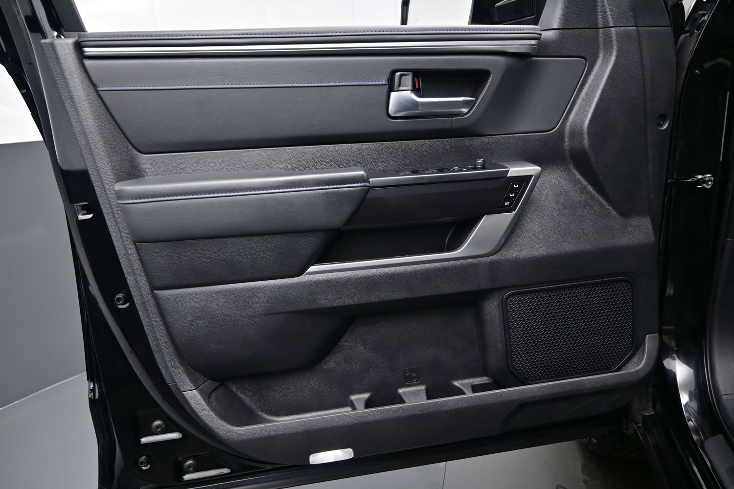 Used 2023 Toyota Tundra Platinum AWD/4WD image 9