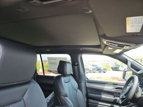 New 2026 Jeep Grand Wagoneer 4WD image 12