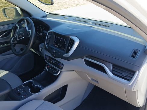 Used 2024 GMC Terrain SLE w/ Driver Convenience Package image 55