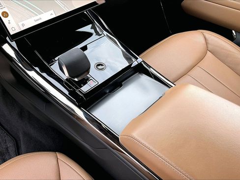 Used 2024 Land Rover Range Rover Sport SE image 18