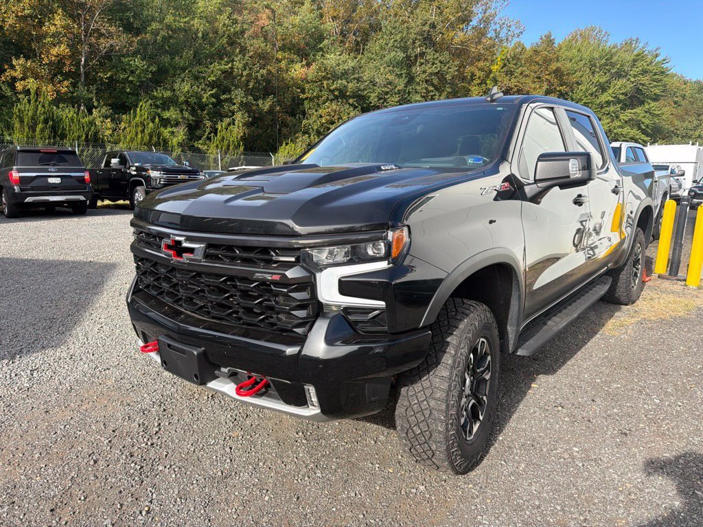 Used 2023 Chevrolet Silverado 1500 ZR2 w/ Technology Package AWD/4WD image 3