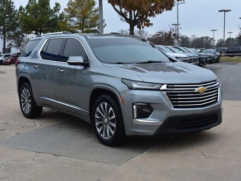 Used 2023 Chevrolet Traverse Premier image 3