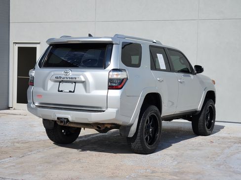 Used 2016 Toyota 4Runner SR5 AWD/4WD image 7