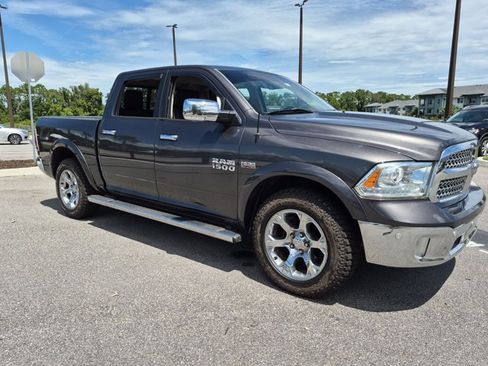 Used 2017 RAM 1500 Laramie w/ Convenience Group AWD/4WD image 3