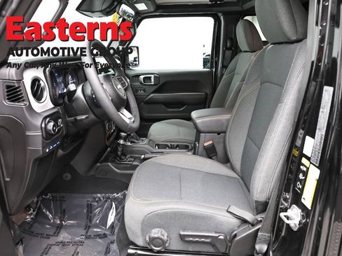 Used 2025 Jeep Wrangler Unlimited Sahara w/ Safety Group AWD/4WD image 14
