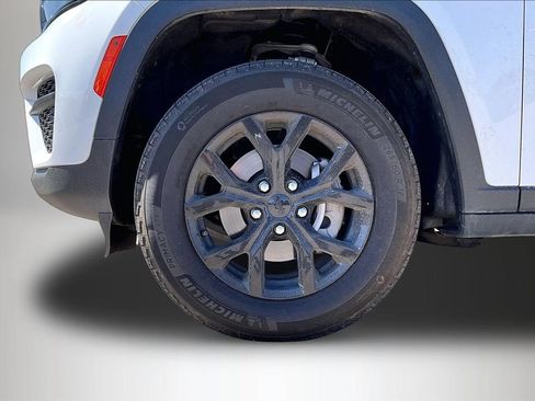 Used 2024 Jeep Grand Cherokee Altitude AWD/4WD image 31