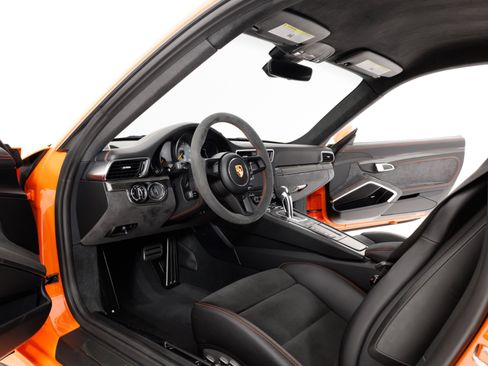 Used 2018 Porsche 911 GT3 RWD image 14