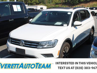 Used 2019 Volkswagen Tiguan SE w/ Panoramic Sunroof Package