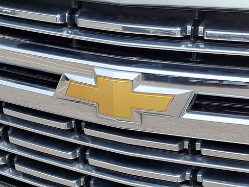 Used 2023 Chevrolet Suburban Premier RWD image 36