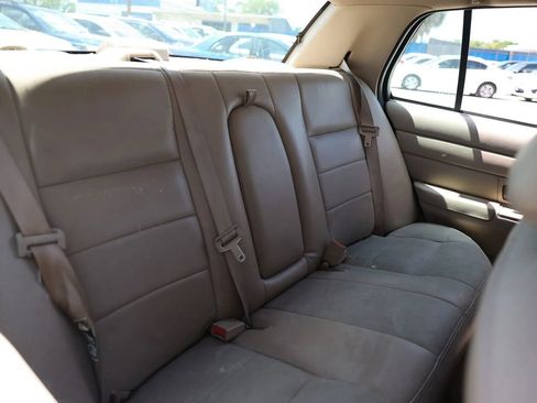 Used 2004 Ford Crown Victoria LX RWD image 17