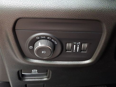 Certified 2023 Jeep Grand Cherokee Limited w/ Black Appearance Package AWD/4WD image 26