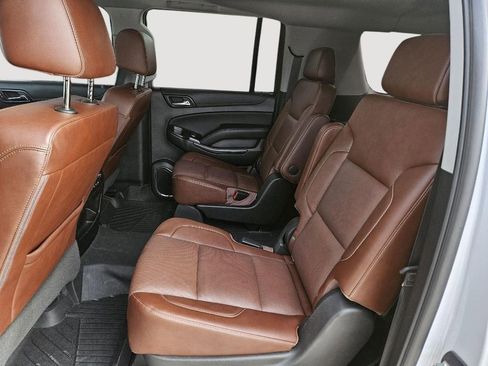 Used 2019 Chevrolet Suburban Premier w/ Premier Plus Edition AWD/4WD image 26