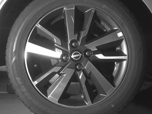 Used 2025 Nissan Versa SV FWD image 15