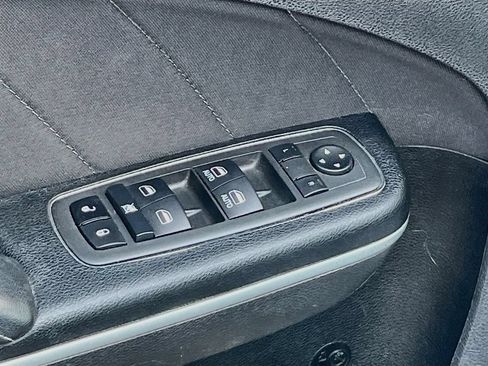 Used 2022 Dodge Charger SXT RWD image 17
