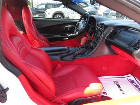 Used 2004 Chevrolet Corvette Coupe w/ Preferred Equipment Group RWD image 12