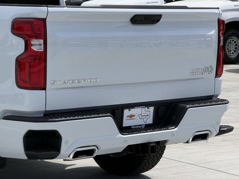 New 2026 Chevrolet Silverado 1500 High Country w/ Technology Package AWD/4WD image 6