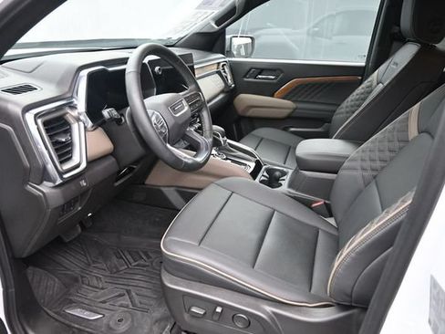 Used 2025 GMC Canyon Denali AWD/4WD image 9