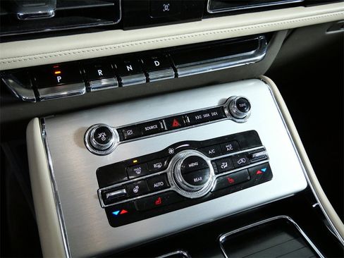 Used 2023 Lincoln Aviator AWD w/ Premium Package image 21