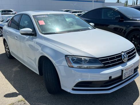 Used 2018 Volkswagen Jetta SE image 3