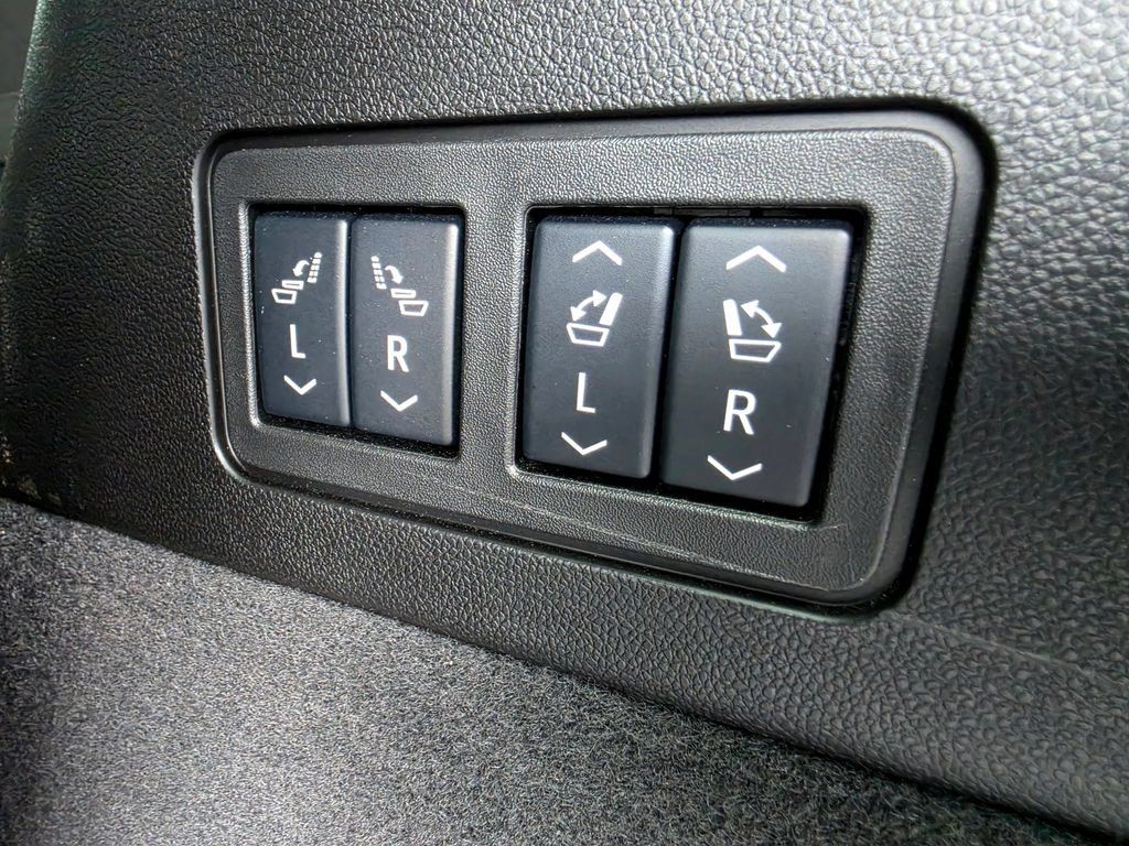 Used 2025 Cadillac XT6 Sport w/ LPO, Floor Liner Package AWD/4WD image 8